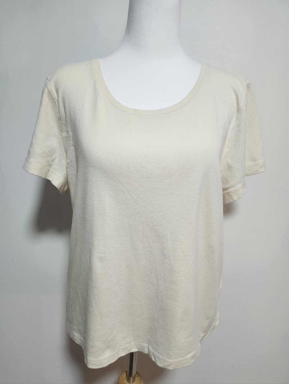 Sigred Olsen Classic Scoop Neck Women’s Tee in Cream